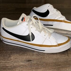 Nike Court Legacy Sneakers